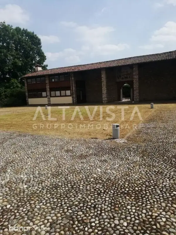 Castle 12000m² in Italy, Gussago. Priced at 3056514$ rent photo-2