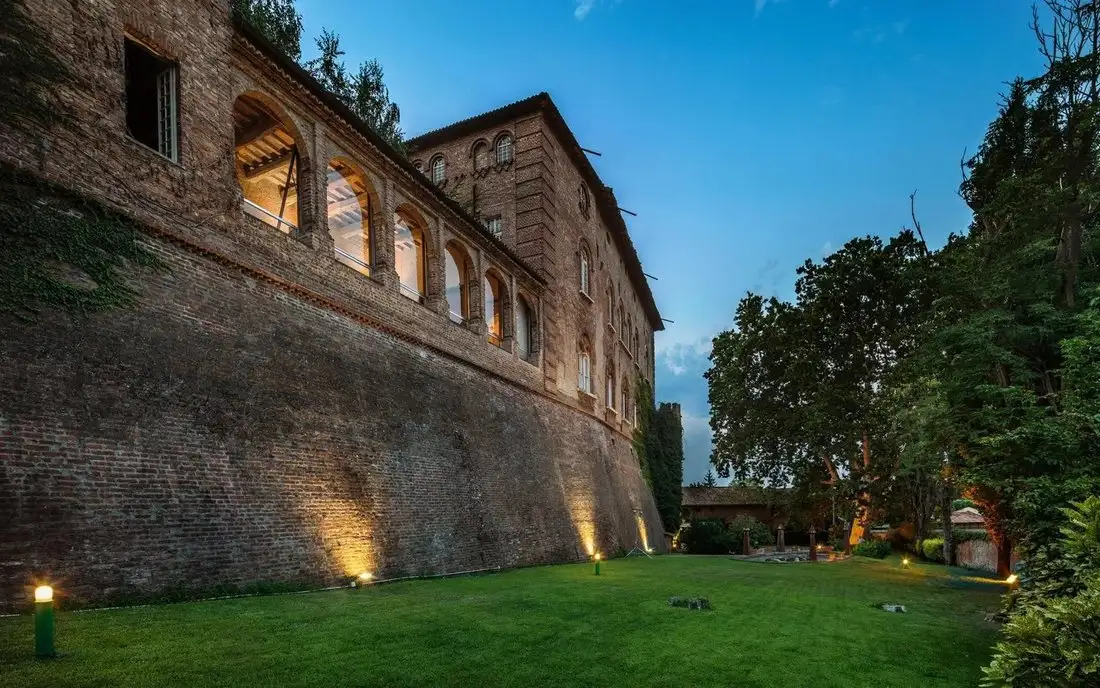 Castle 1700m² in Italy, Alessandria. Priced at 2830106$ rent photo-3