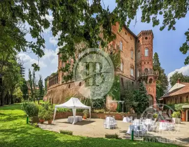 Buy in Italy for 2830106$
