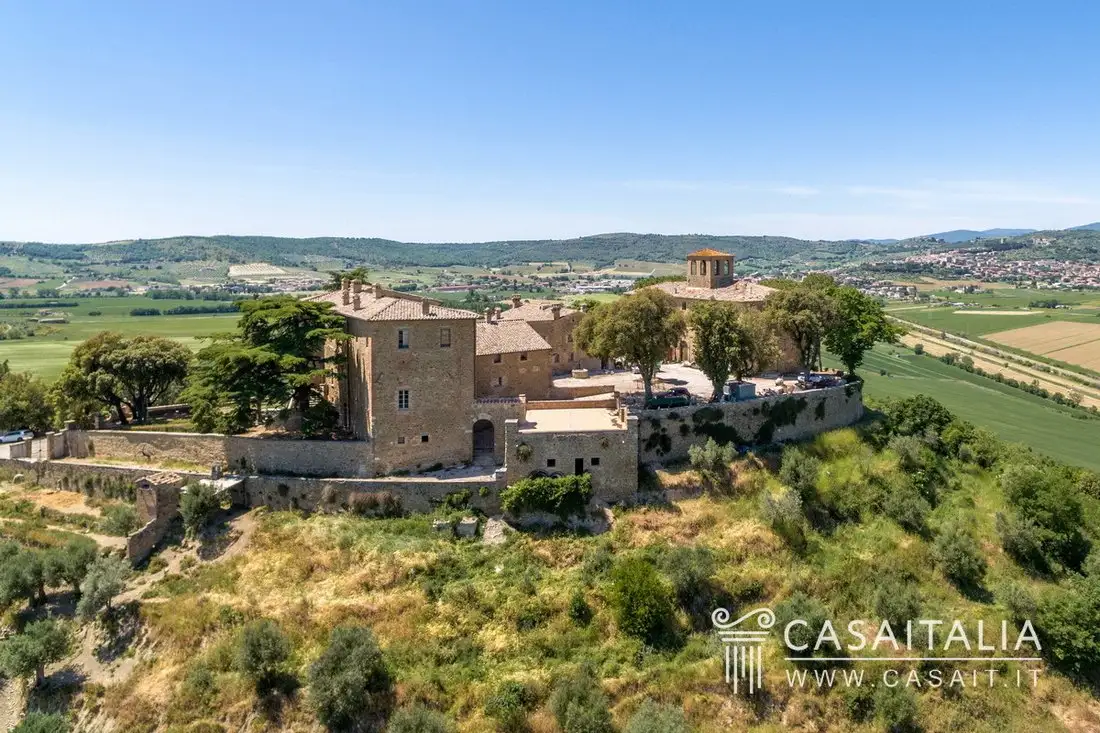 Castle 3500m² in Italy, Ragello. Priced at 4867783$ rent photo-1