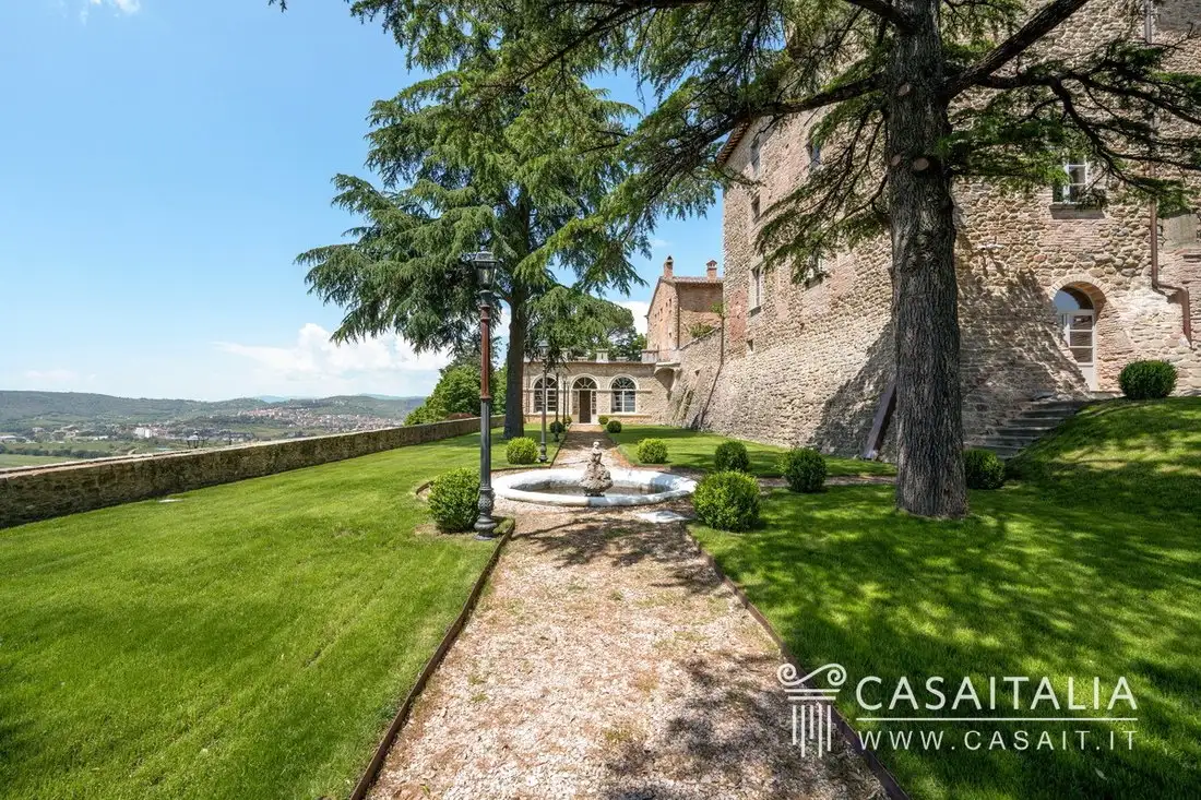 Castle 3500m² in Italy, Ragello. Priced at 4867783$ rent photo-3