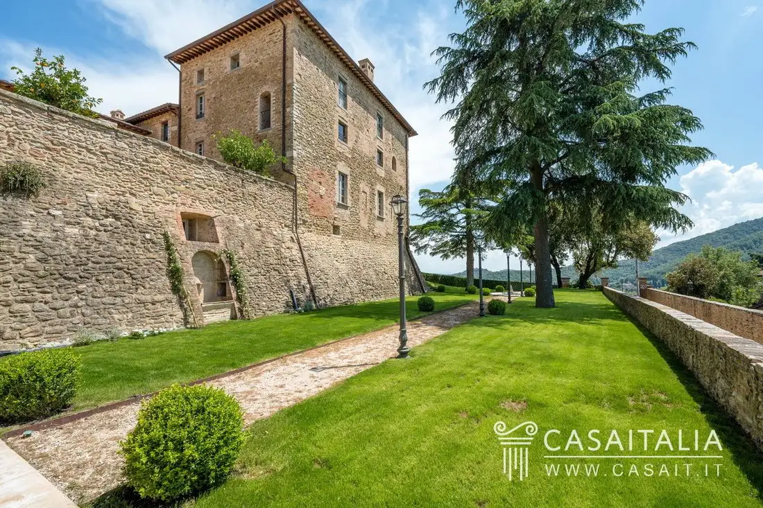 Castle 3500m² in Italy, Ragello. Priced at 4867783$ rent photo-5