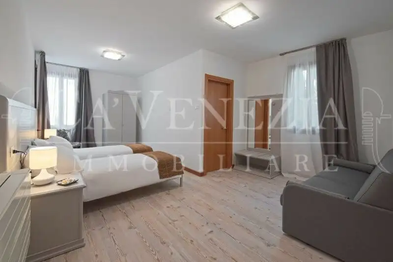 Castle 155m² in Italy, Venice. Priced at 1188644$ rent photo-3