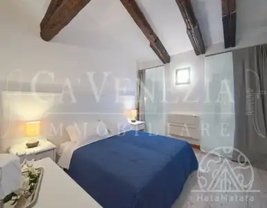 Buy in Italy for 1188644$