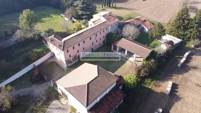 Castle 1000m² in Italy, Pozzolengo. Priced at 735827$ rent photo-2