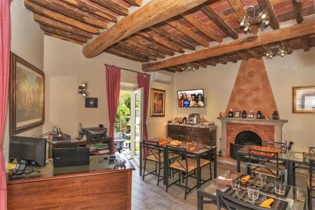 Castle 280m² in Italy, Capannori. Priced at 622623$ rent photo-3