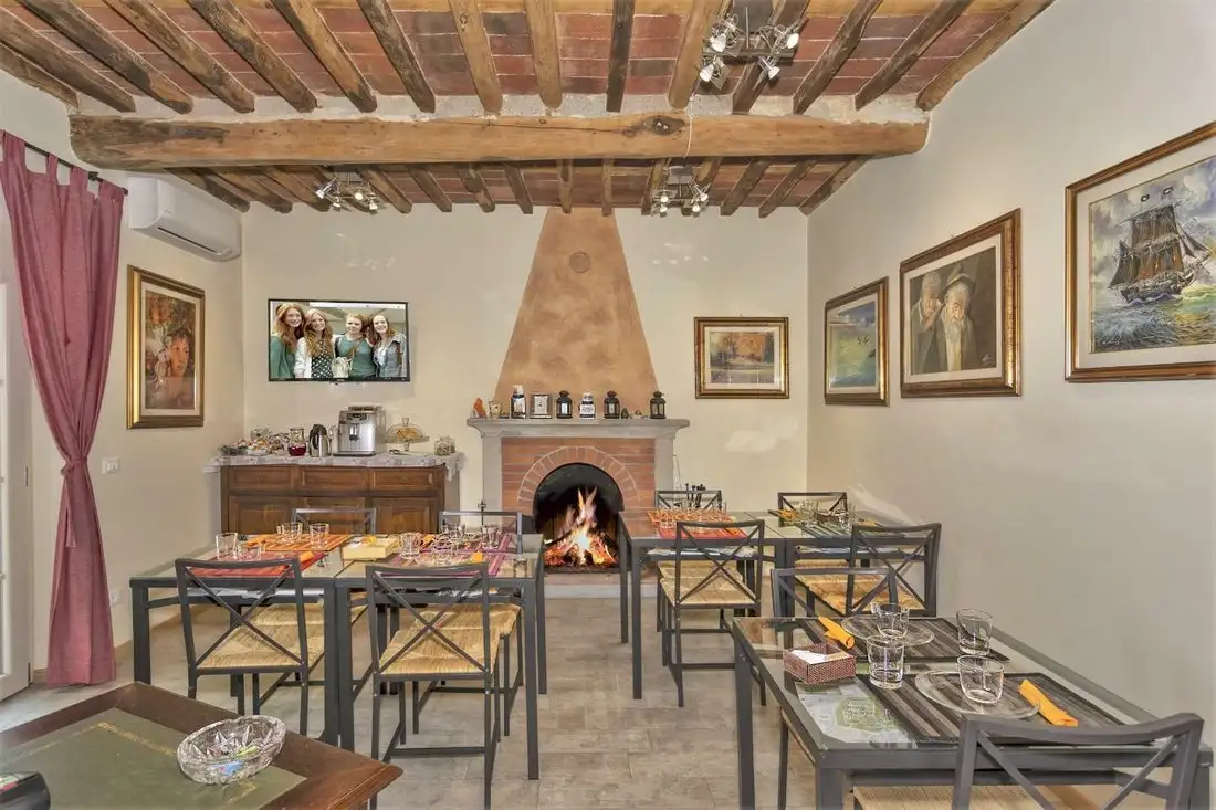 Castle 280m² in Italy, Capannori. Priced at 622623$ rent photo-4