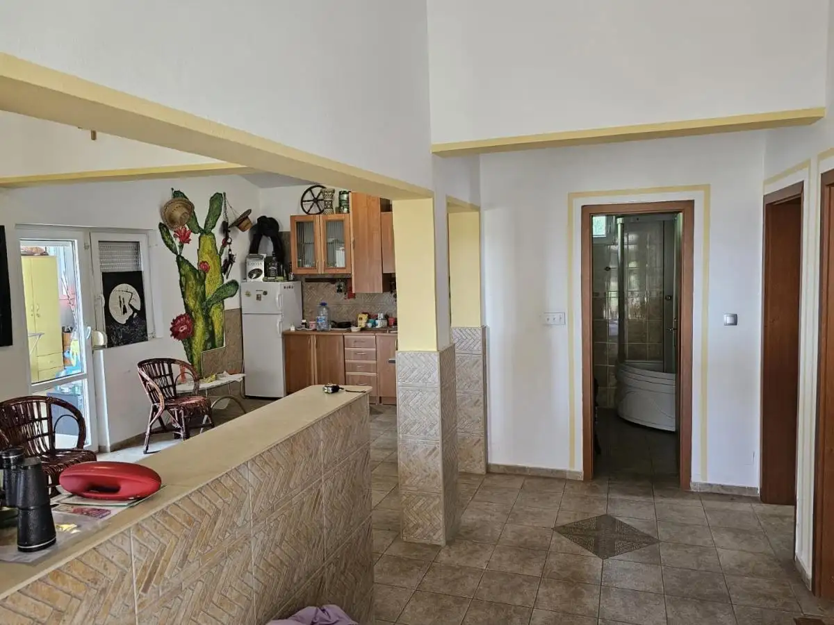 House 300m² in Montenegro, Sutomore. Priced at 135000€ rent photo-24