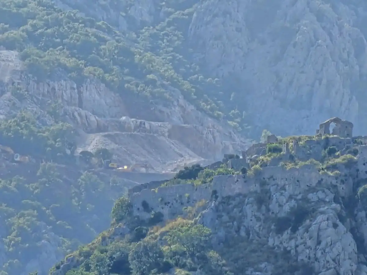 House 300m² in Montenegro, Sutomore. Priced at 135000€ rent photo-45