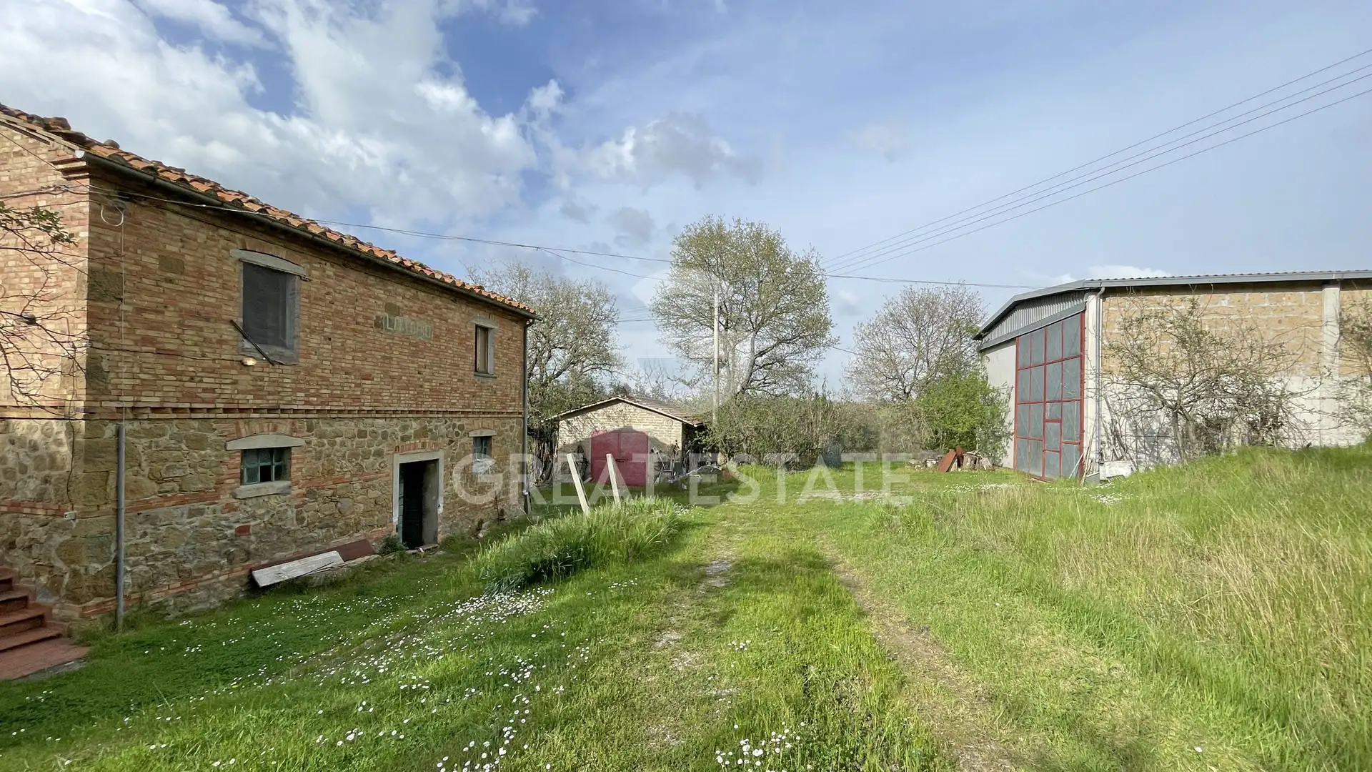 House 511m² in Italy, Siena. Priced at 690000€ rent photo-5