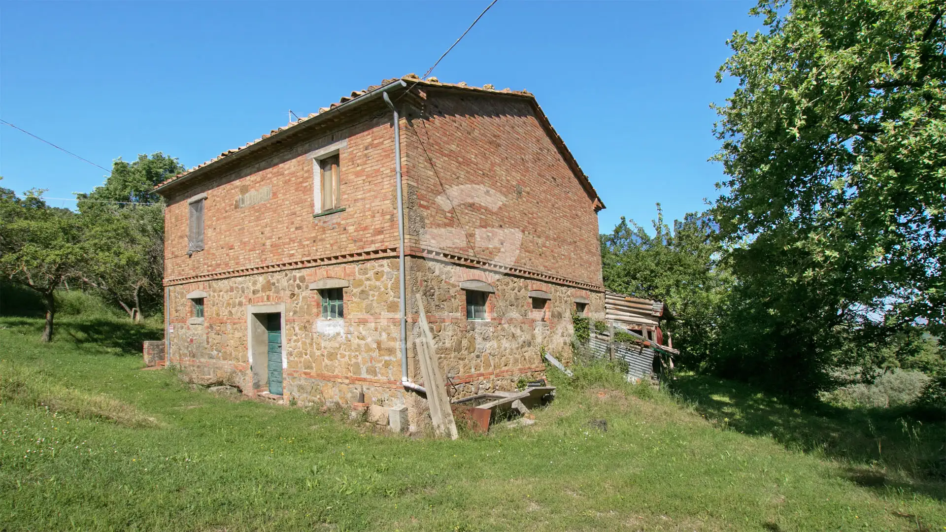House 511m² in Italy, Siena. Priced at 690000€ rent photo-9