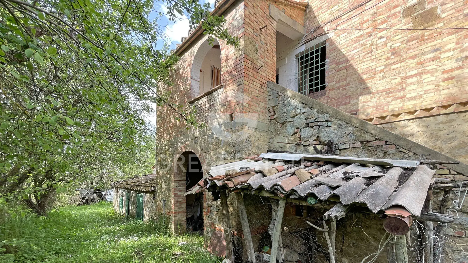 House 511m² in Italy, Siena. Priced at 690000€ rent photo-11