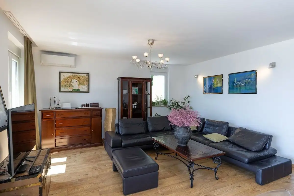 Villa 220m² in Croatia, Bribir. Priced at 615000€ rent photo-3