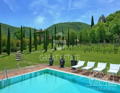 Buy in Italy for 2300000€