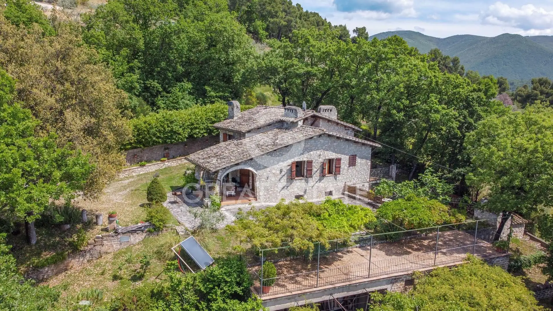 House 270m² in Italy, Perugia. Priced at 550000€ rent photo-1