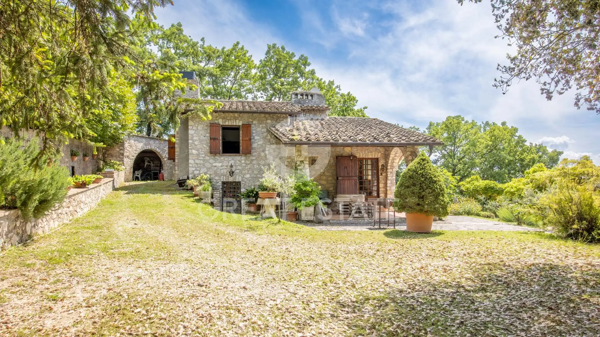 House 270m² in Italy, Perugia. Priced at 550000€ rent photo-4