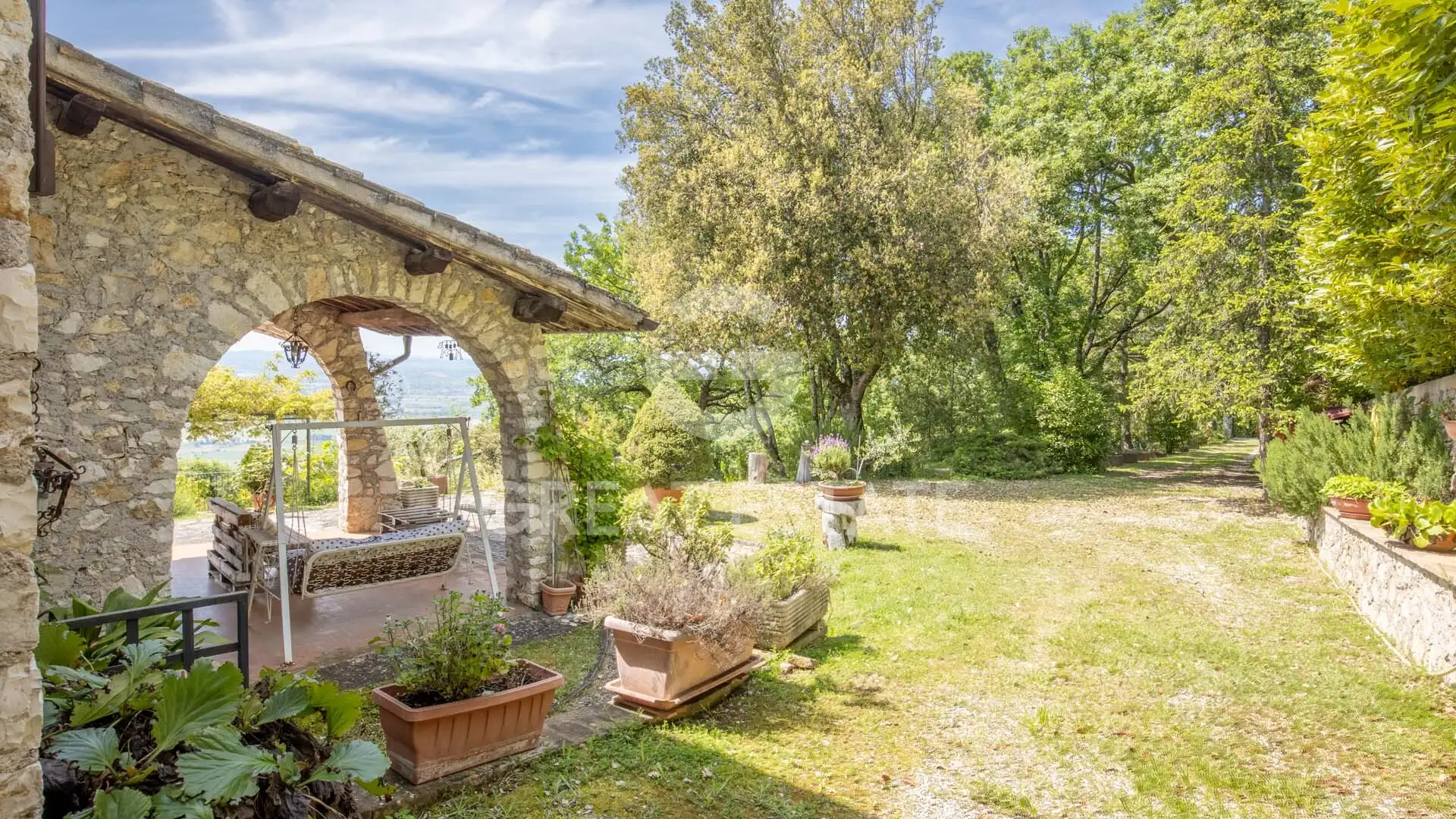 House 270m² in Italy, Perugia. Priced at 550000€ rent photo-11