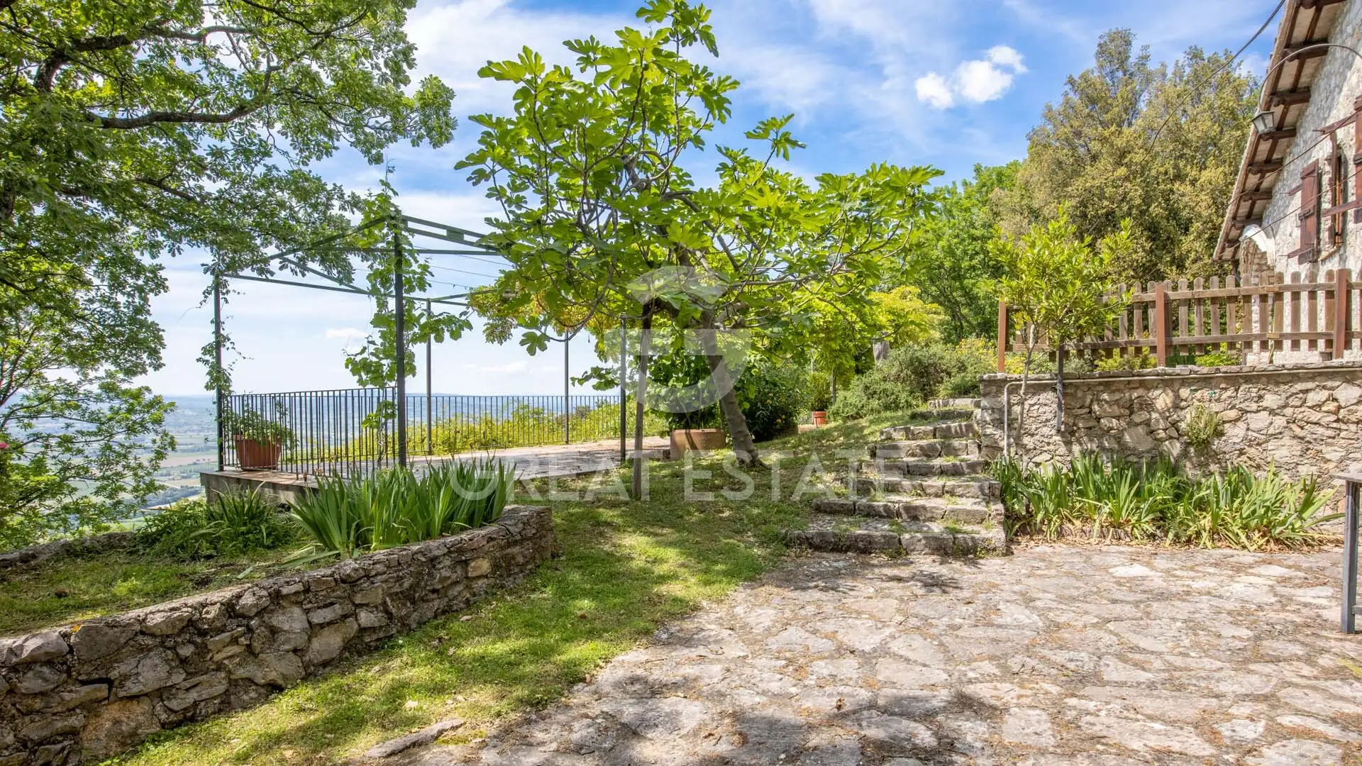 House 270m² in Italy, Perugia. Priced at 550000€ rent photo-13