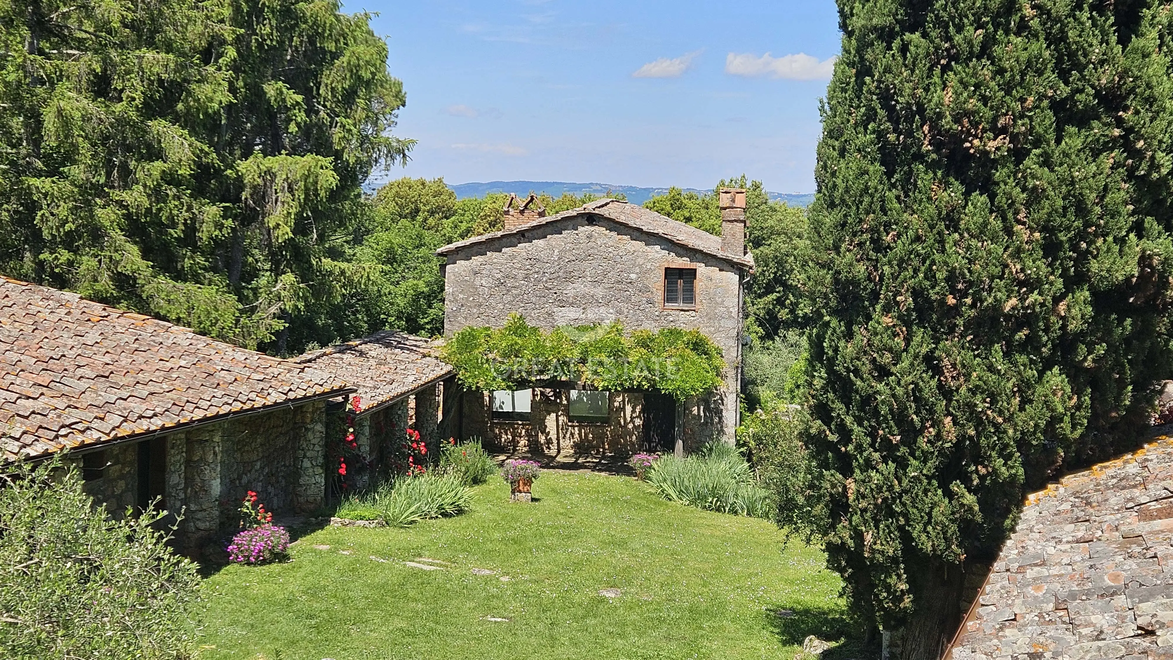 House 1166m² in Italy, Siena. Priced at 2200000€ rent photo-3
