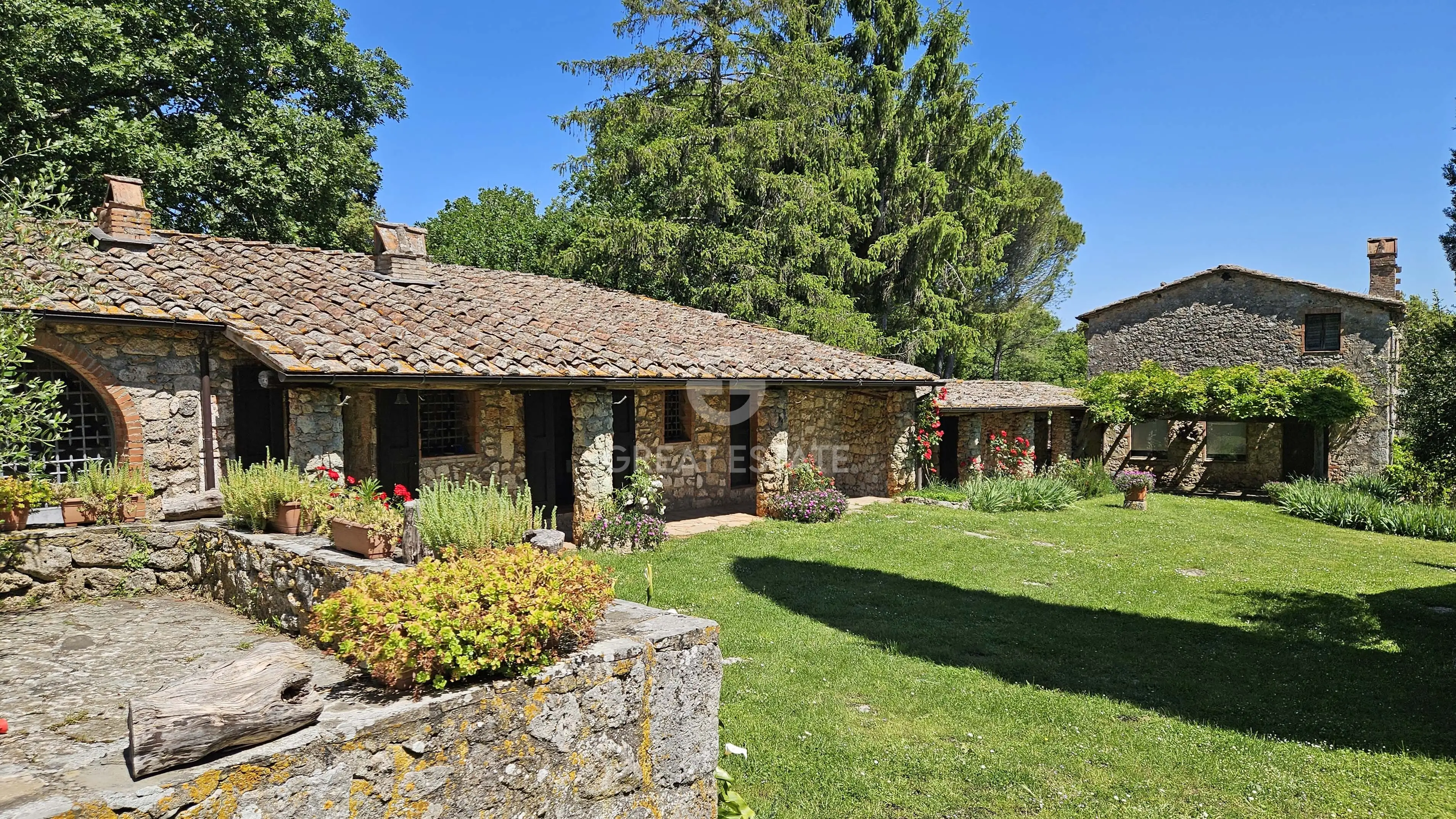 House 1166m² in Italy, Siena. Priced at 2200000€ rent photo-4