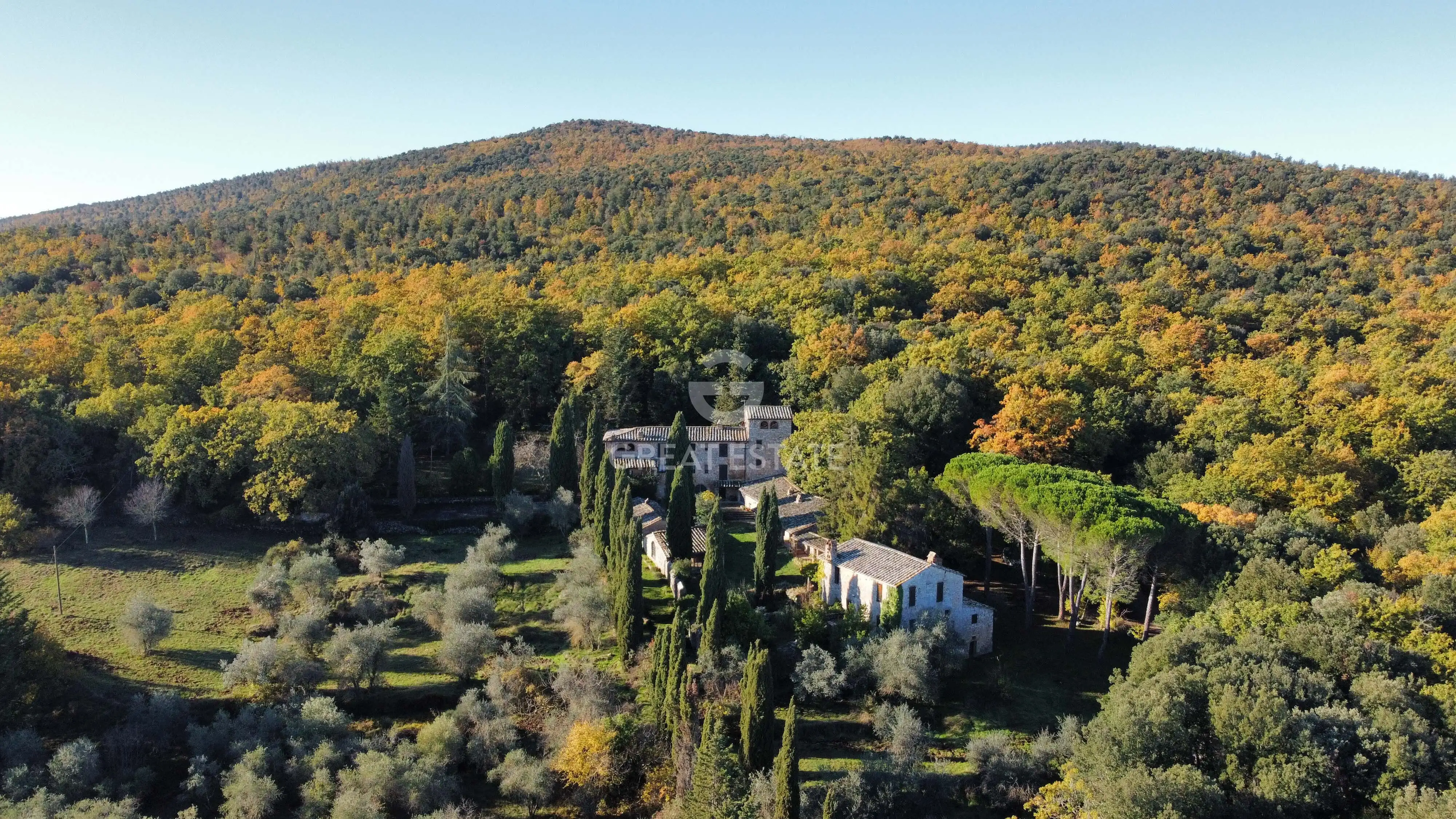 House 1166m² in Italy, Siena. Priced at 2200000€ rent photo-9