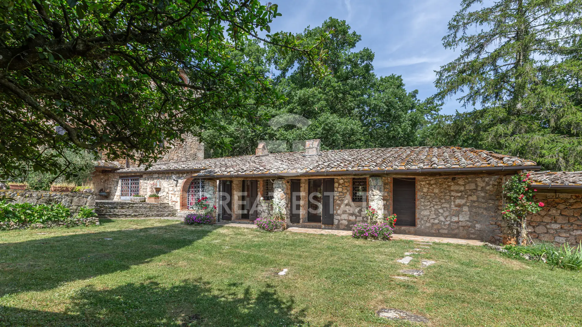 House 1166m² in Italy, Siena. Priced at 2200000€ rent photo-7