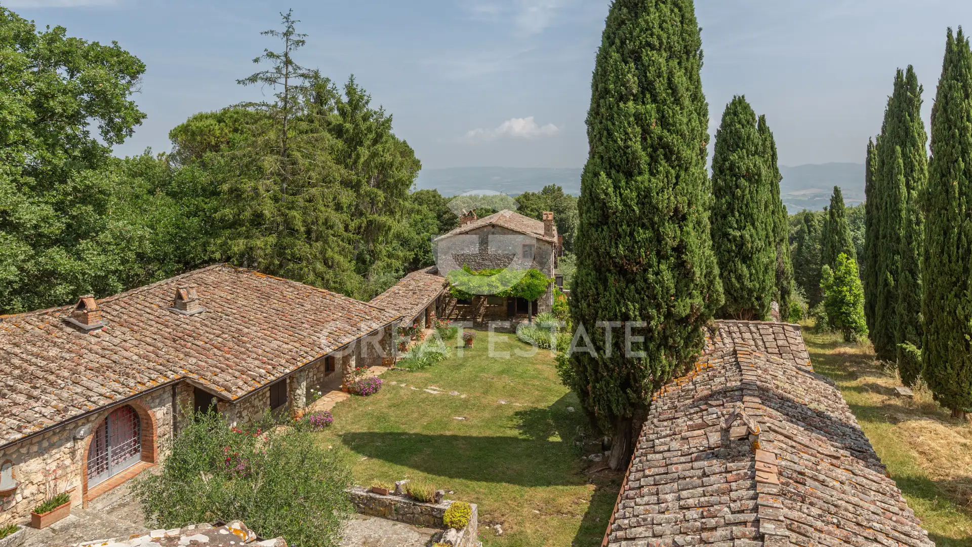 House 1166m² in Italy, Siena. Priced at 2200000€ rent photo-11