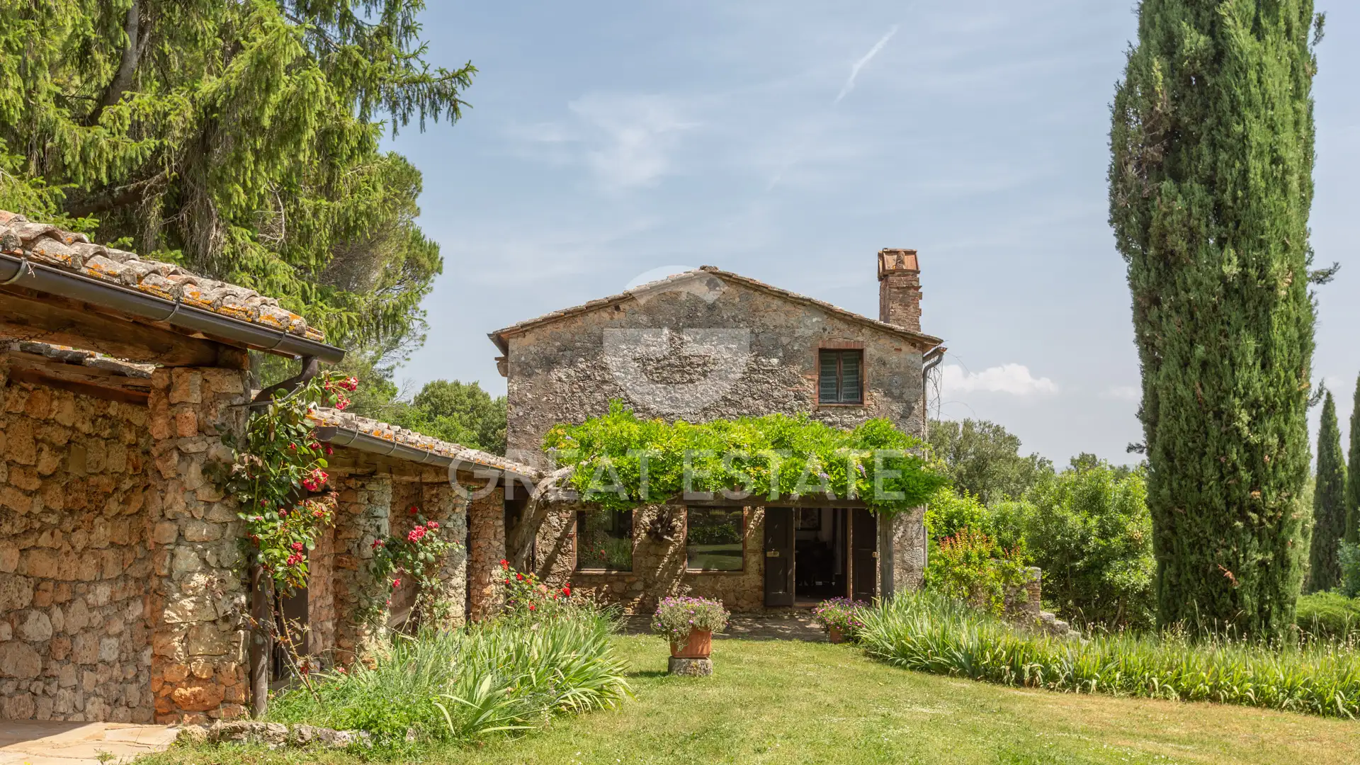 House 1166m² in Italy, Siena. Priced at 2200000€ rent photo-13