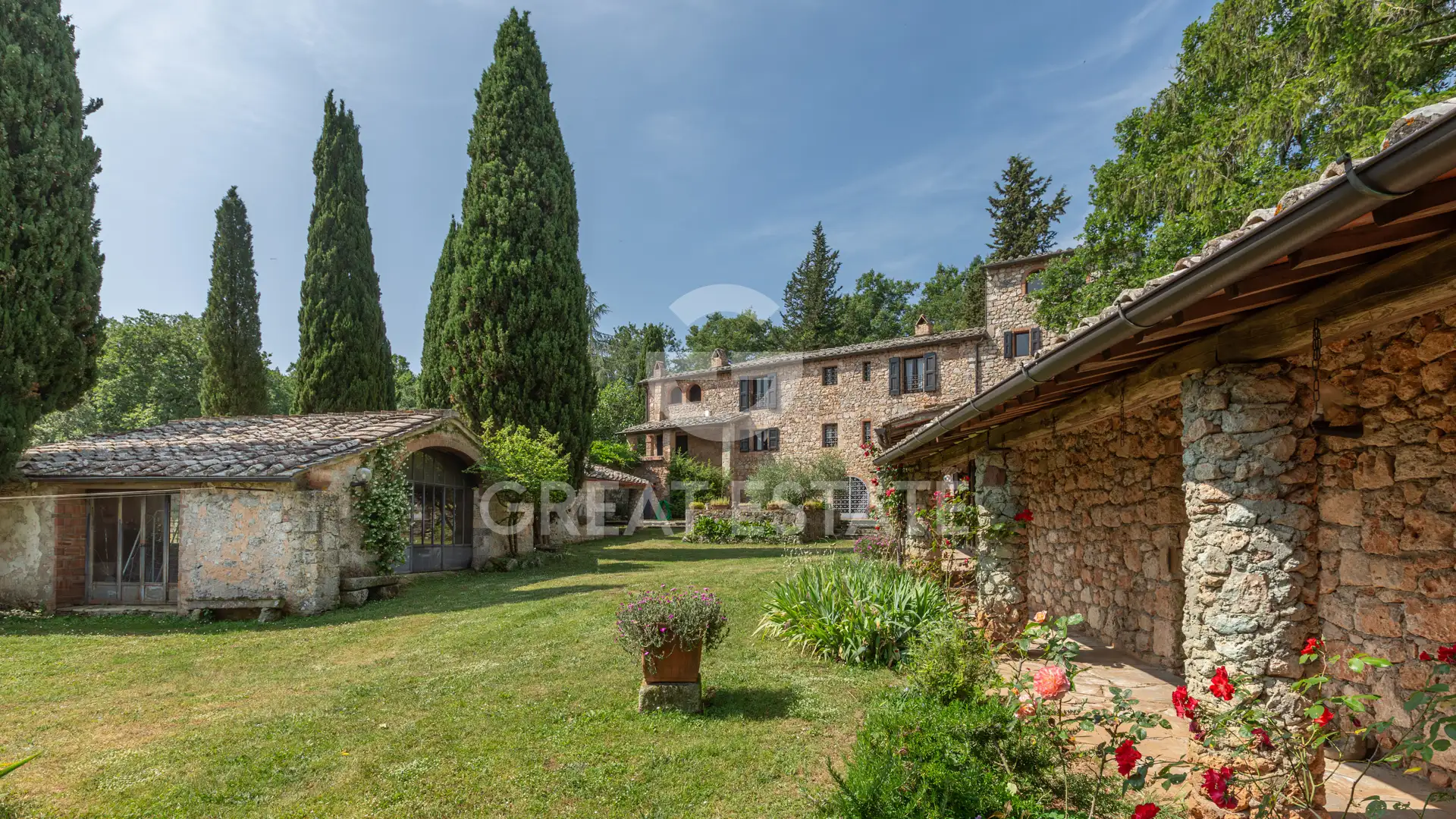 House 1166m² in Italy, Siena. Priced at 2200000€ rent photo-2