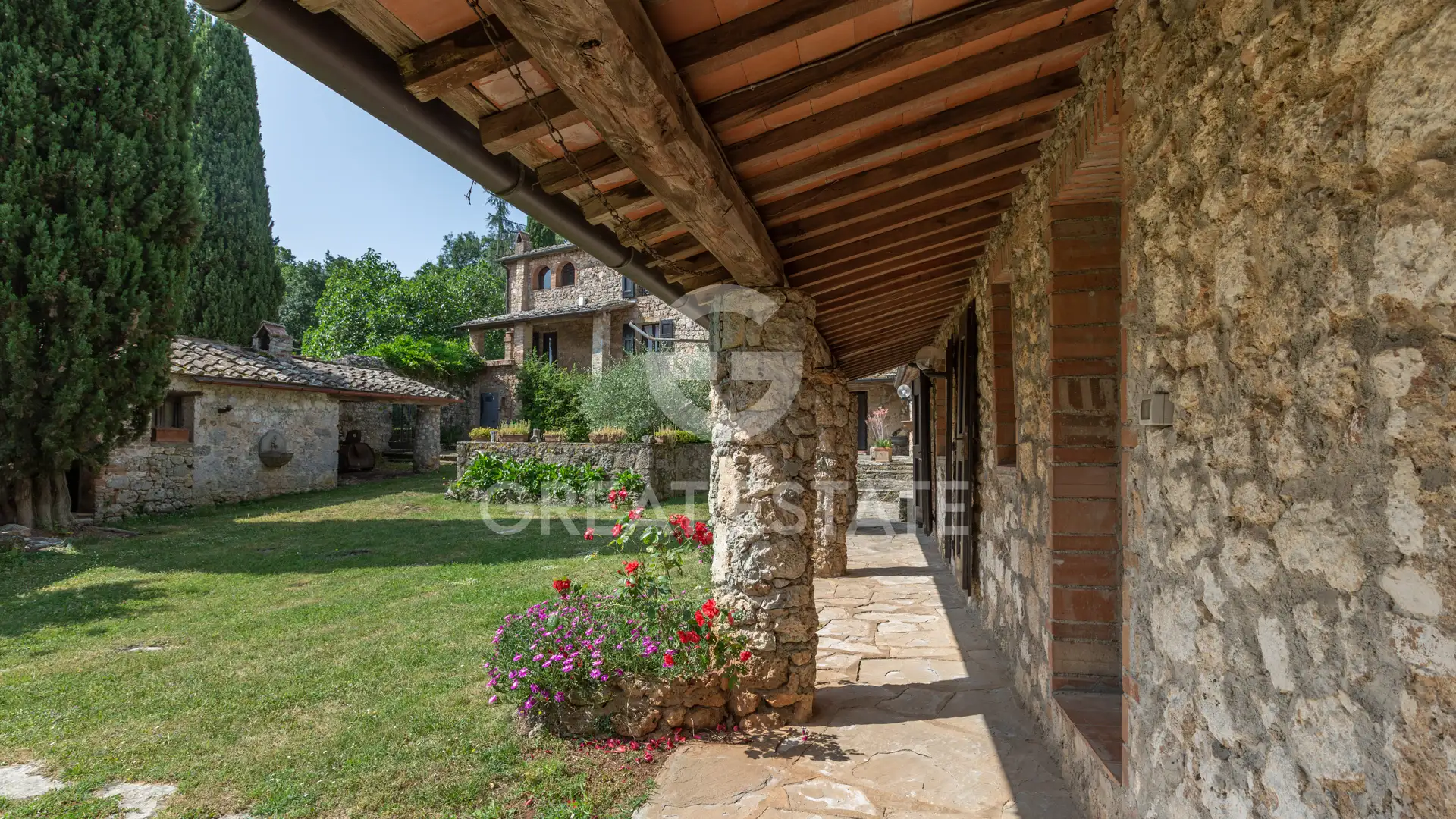 House 1166m² in Italy, Siena. Priced at 2200000€ rent photo-15