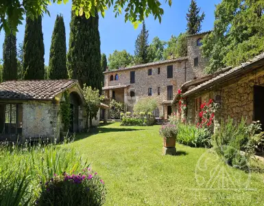 Buy in Italy for 2200000€
