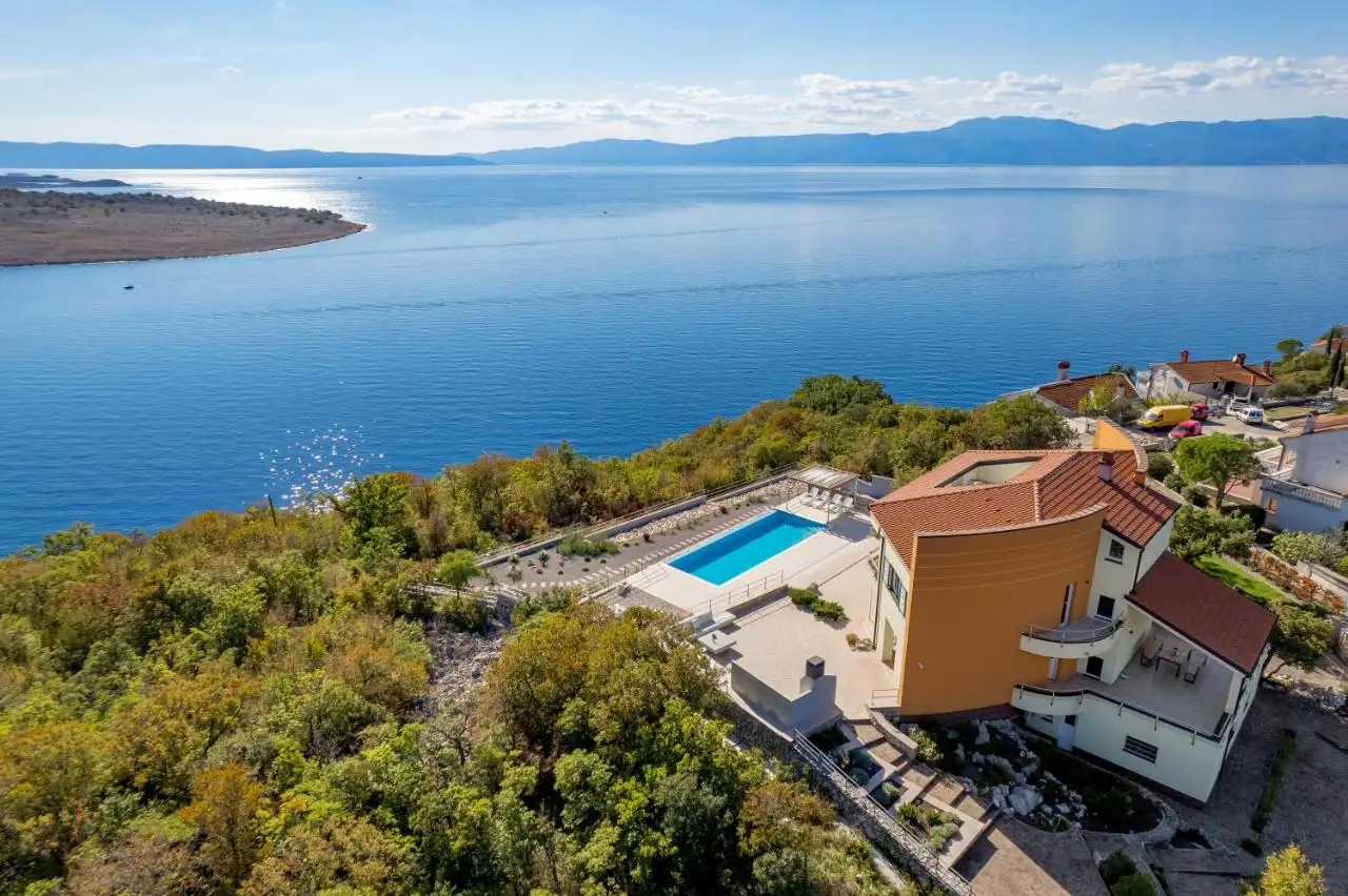 Villa 463m² in Croatia, Kraljevica. Priced at 2100000€ rent photo-1