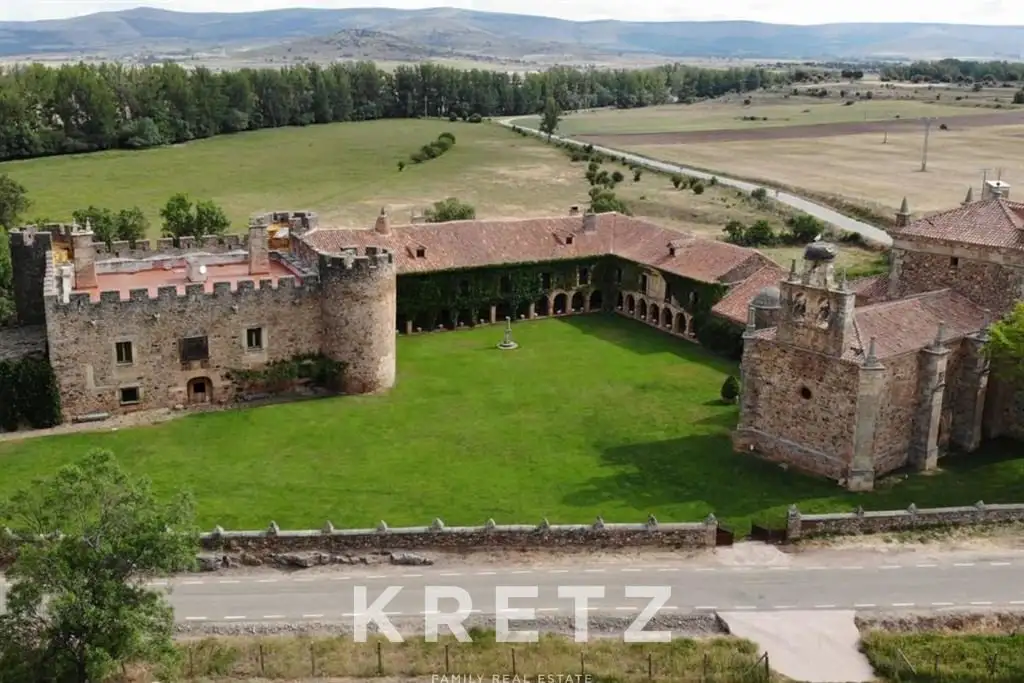 Castle 3816m² in Spain, Almarza. Priced at 5471263$ rent photo-1