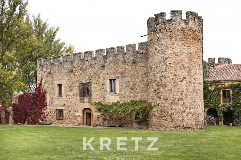 Castle 3816m² in Spain, Almarza. Priced at 5471263$ rent photo-2