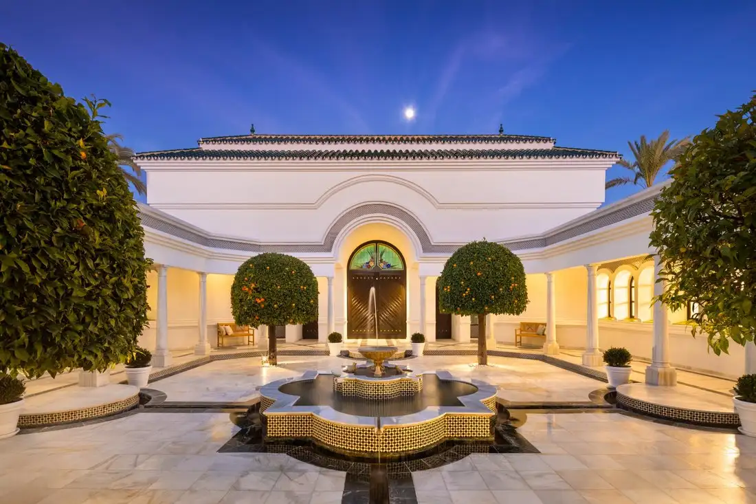 Castle 1467m² in Spain, Nueva Andalucia. Priced at 12378779$ rent photo-2