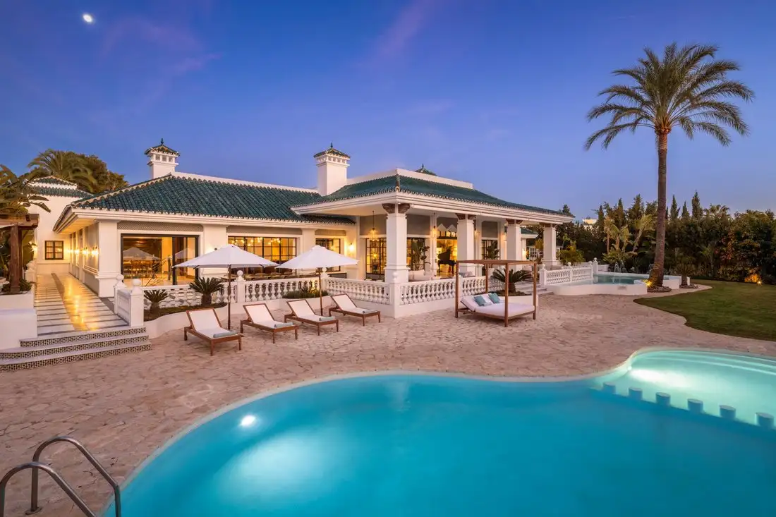 Castle 1467m² in Spain, Nueva Andalucia. Priced at 12378779$ rent photo-3