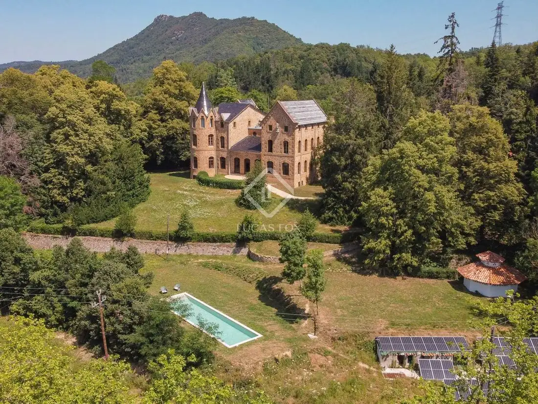 Castle 1966m² in Spain, Sant Hilari Sacalm. Priced at 3978064$ rent photo-1