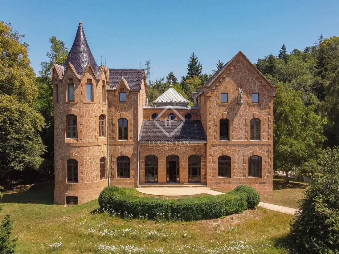 Castle 1966m² in Spain, Sant Hilari Sacalm. Priced at 3978064$ rent photo-2