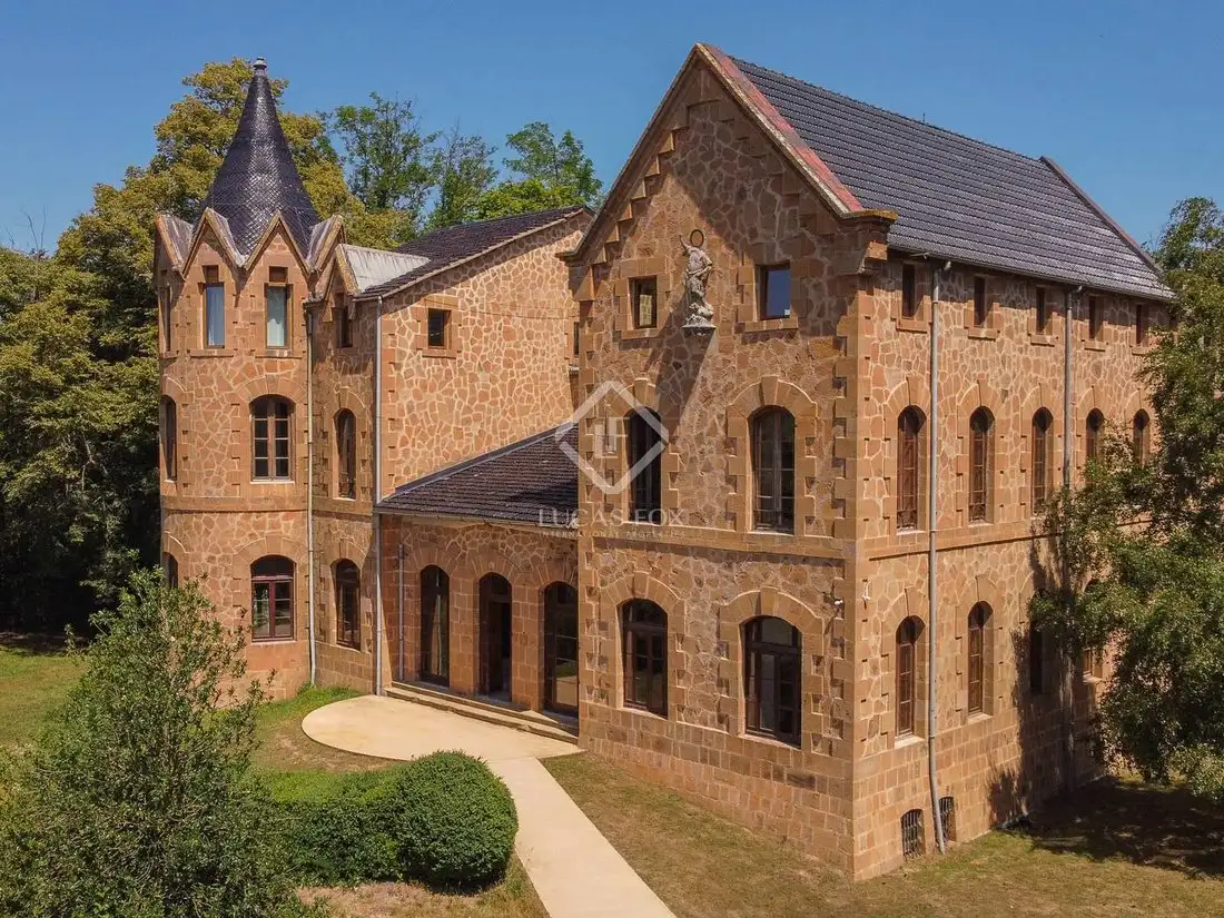 Castle 1966m² in Spain, Sant Hilari Sacalm. Priced at 3978064$ rent photo-3