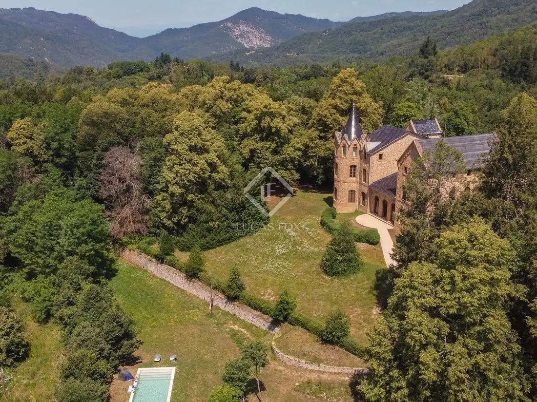 Castle 1966m² in Spain, Sant Hilari Sacalm. Priced at 3978064$ rent photo-4