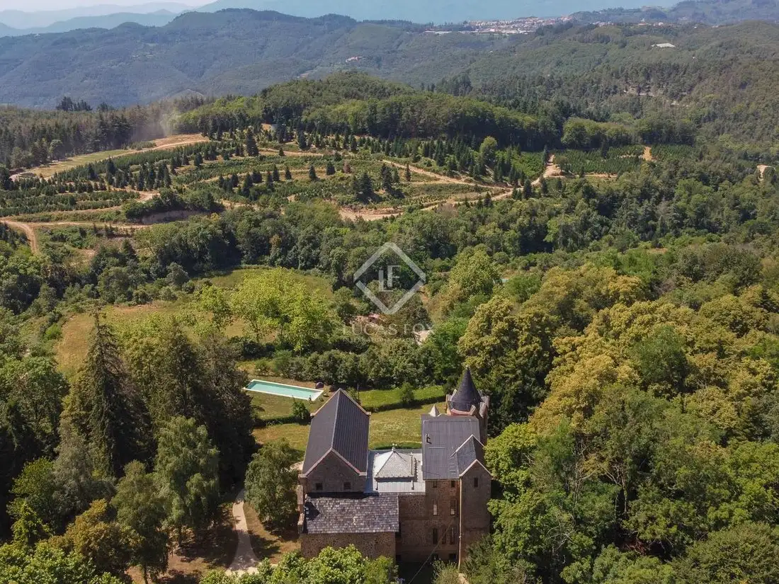 Castle 1966m² in Spain, Sant Hilari Sacalm. Priced at 3978064$ rent photo-5