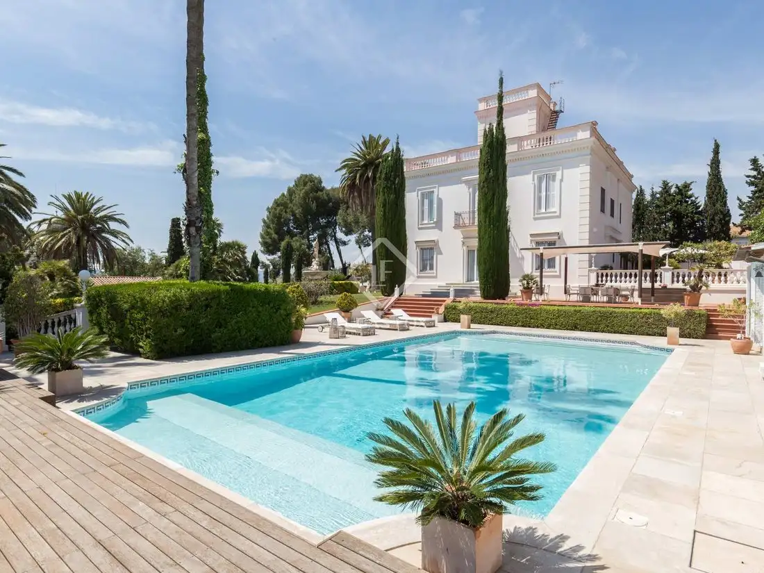 Castle 734m² in Spain, Sant Just Desvern. Priced at 11066742$ rent photo-2