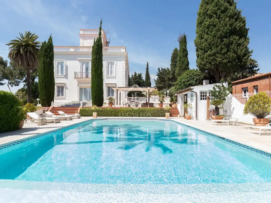 Castle 734m² in Spain, Sant Just Desvern. Priced at 11066742$ rent photo-3