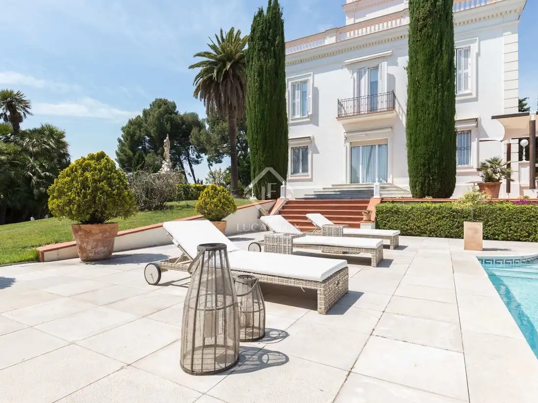 Castle 734m² in Spain, Sant Just Desvern. Priced at 11066742$ rent photo-5