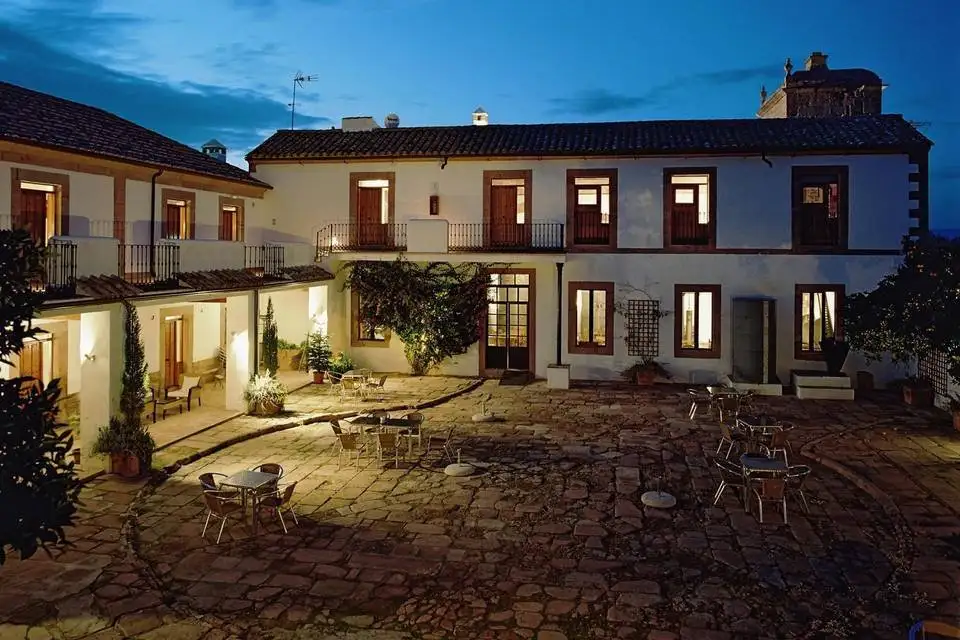 Castle 1369m² in Spain, Distrito Centro. Priced at 1369081$ rent photo-1