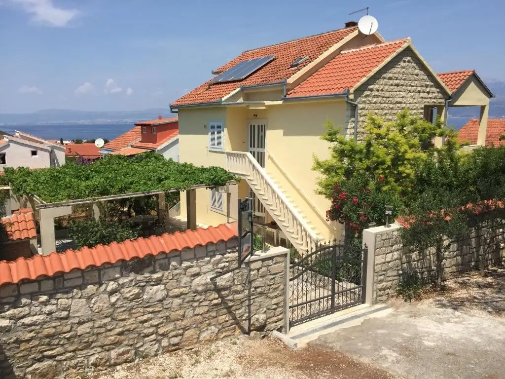 Hotels 469m² in Croatia, Supetar. Priced at 675000€ rent photo-9