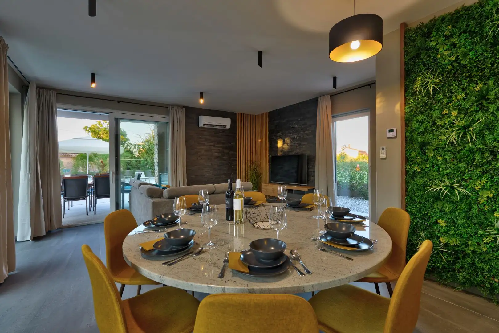 Villa 200m² in Croatia, Loborika. Priced at 635000€ rent photo-12