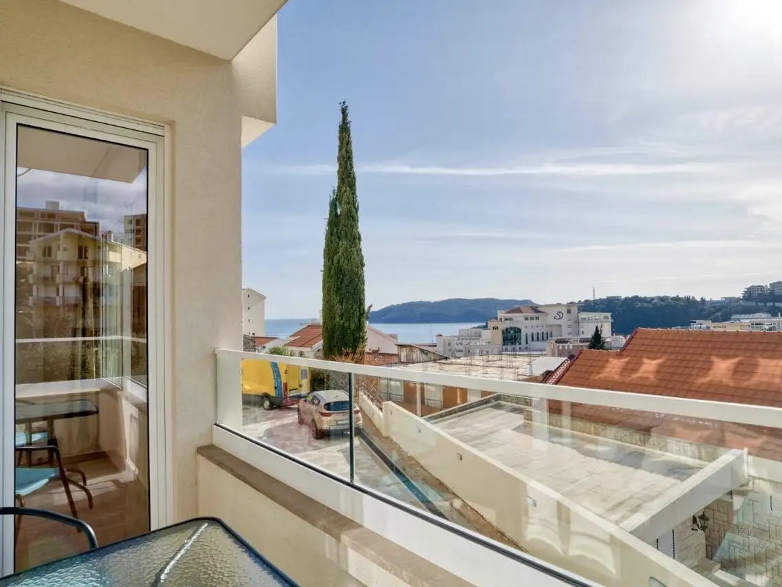 Flat 49m² in Montenegro, Becici. Priced at 130000€ rent photo-3