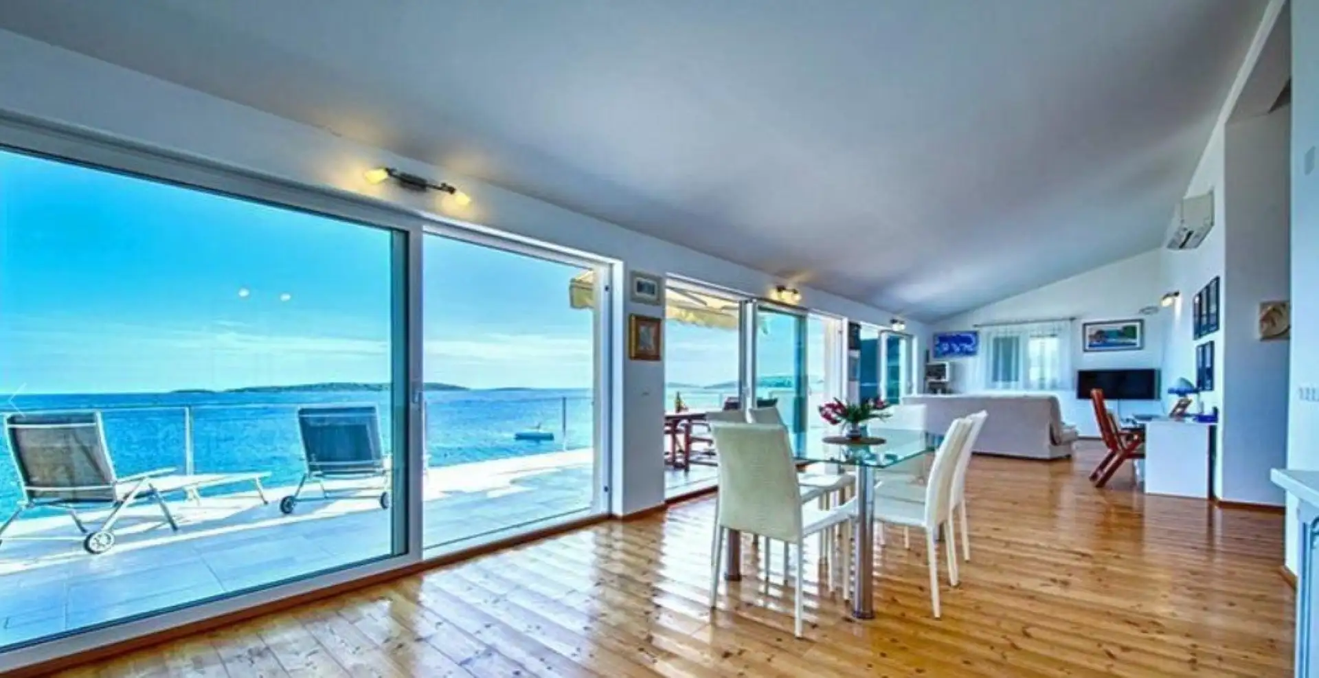 Villa 215m² in Spain, Sant Vicens de Montalt. Priced at 1200000€ rent photo-13