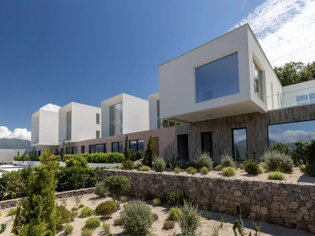 House 328m² in Montenegro, Krasici. Priced at 1800000€ rent photo-1
